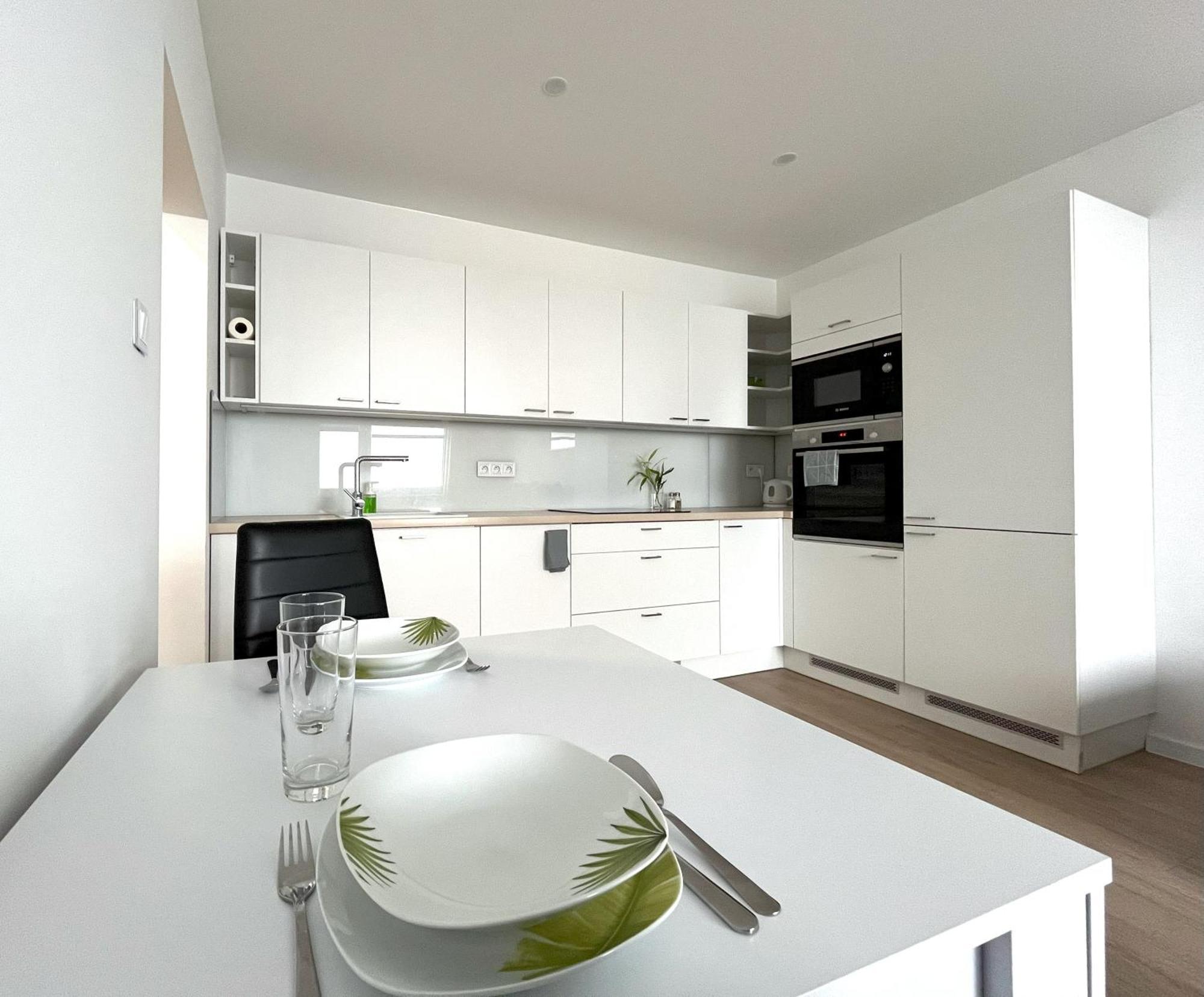 Elegant Escape Apartment III - Free Parking, Easy Access To City Center Братислава Екстериор снимка