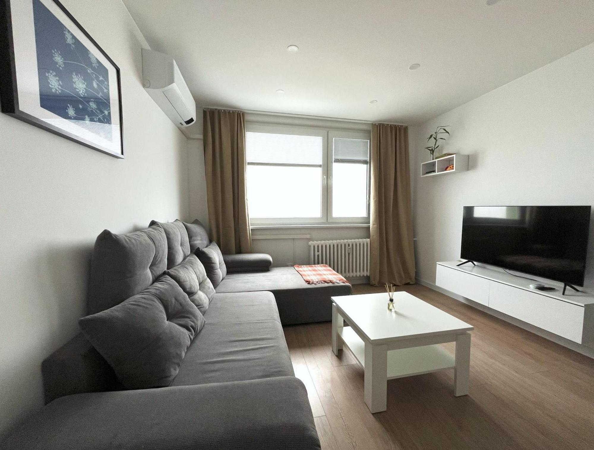 Elegant Escape Apartment III - Free Parking, Easy Access To City Center Братислава Екстериор снимка